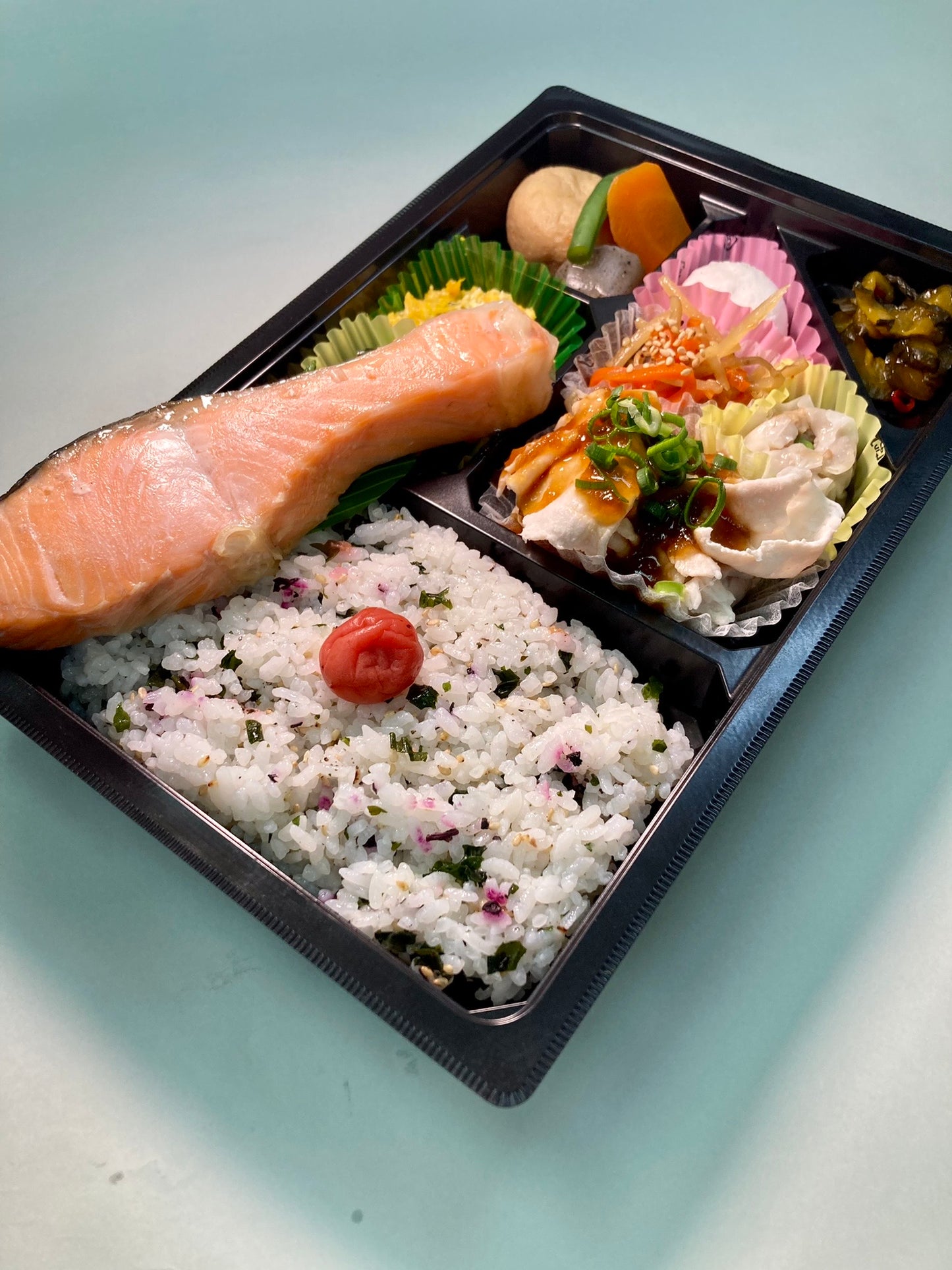 梅しそわかめご飯&銀鮭豚しゃぶ弁当