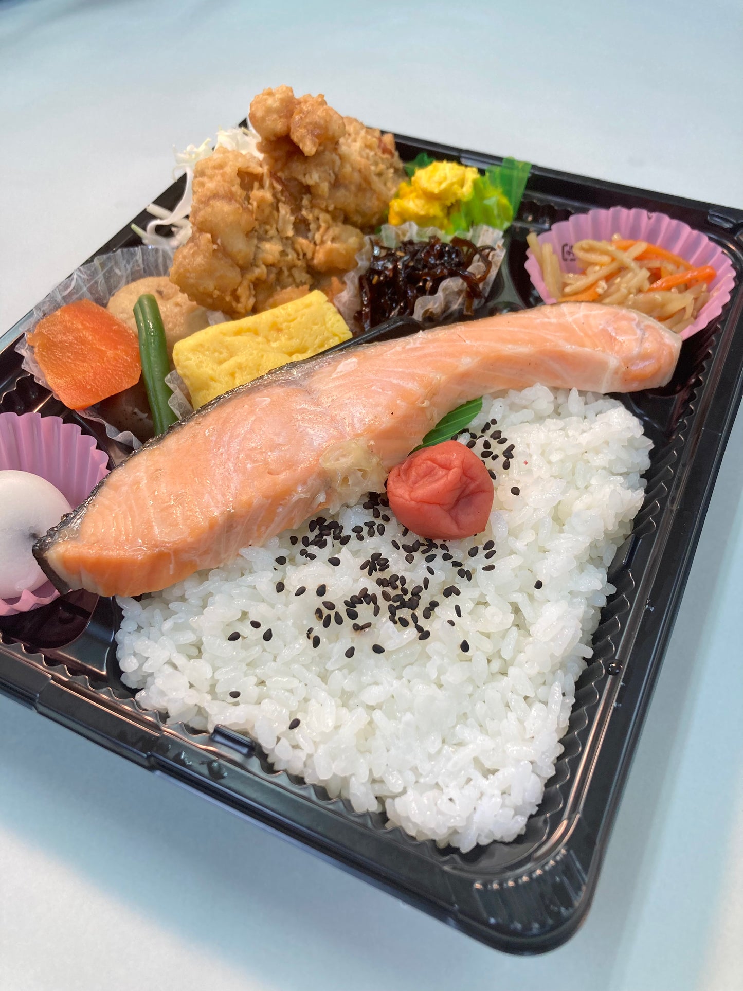 銀鮭&若鶏の唐揚げ弁当