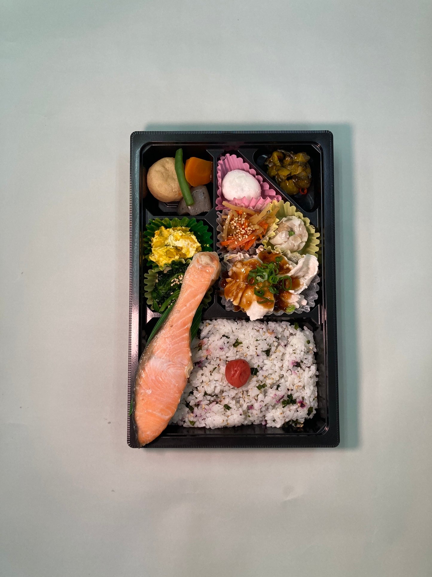 梅しそわかめご飯&銀鮭豚しゃぶ弁当