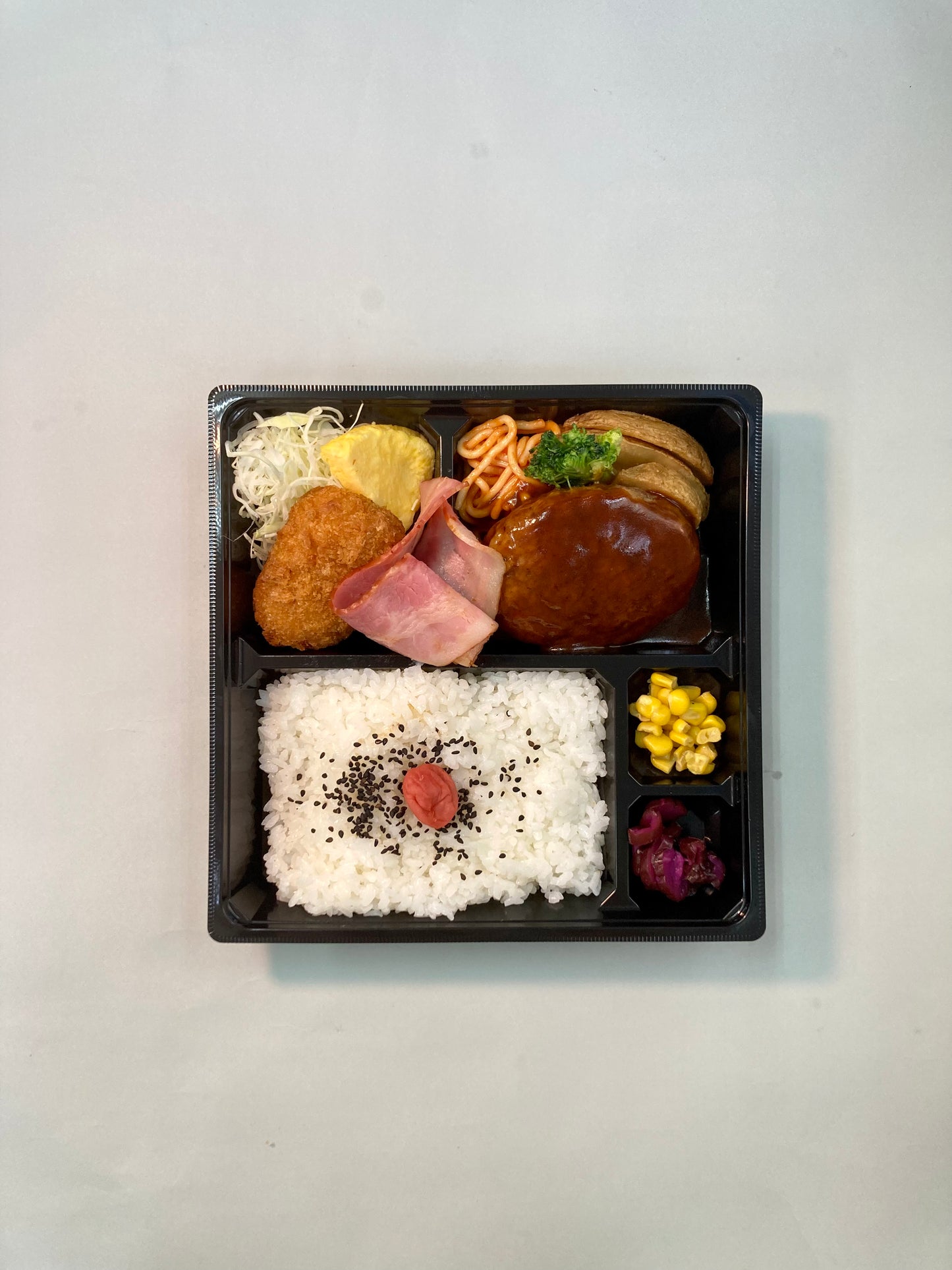 手ごねデミハンバーグ＆カニクリームコロッケ弁当